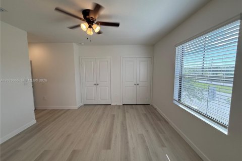 Townhouse in Florida City, Florida 3 bedrooms, 127.83 sq.m. № 2154499 - photo 12
