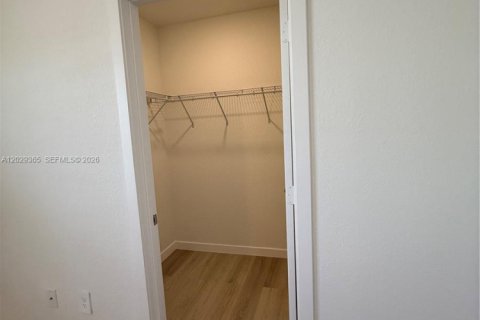 Townhouse in Florida City, Florida 3 bedrooms, 127.83 sq.m. № 2154499 - photo 16