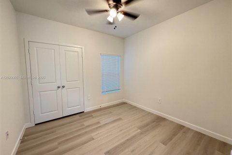 Townhouse in Florida City, Florida 3 bedrooms, 127.83 sq.m. № 2154499 - photo 6
