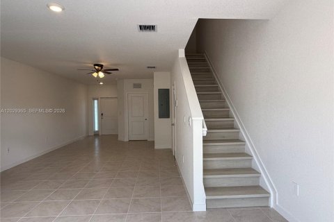 Townhouse in Florida City, Florida 3 bedrooms, 127.83 sq.m. № 2154499 - photo 9