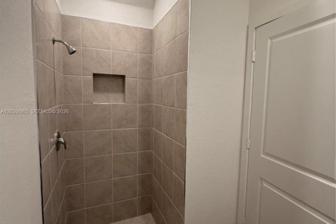 Townhouse in Florida City, Florida 3 bedrooms, 127.83 sq.m. № 2154499 - photo 8