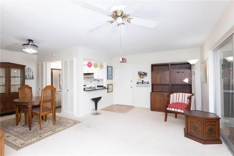 Condo in New Port Richey, Florida, 1 bedroom  № 1789303 - photo 14