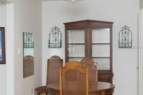Condo in New Port Richey, Florida, 1 bedroom  № 1789303 - photo 12