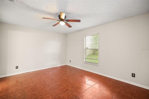 Villa ou maison à vendre à Deltona, Floride: 4 chambres, 150.13 m2 № 2433259 - photo 11