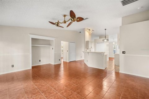 Villa ou maison à vendre à Deltona, Floride: 4 chambres, 150.13 m2 № 2433259 - photo 4