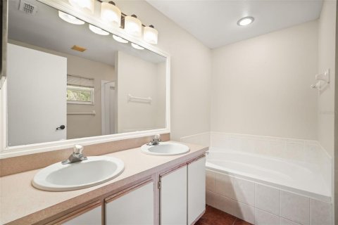 Villa ou maison à vendre à Deltona, Floride: 4 chambres, 150.13 m2 № 2433259 - photo 16