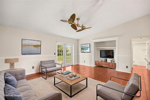 Villa ou maison à vendre à Deltona, Floride: 4 chambres, 150.13 m2 № 2433259 - photo 2
