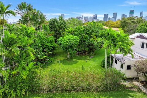 House in Miami, Florida 4 bedrooms, 254.83 sq.m. № 2041780 - photo 17