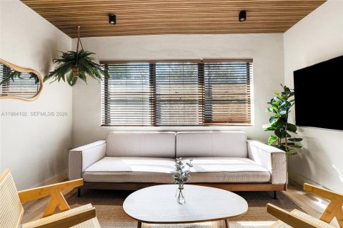 Снять в аренду кондоминиум в Майами-Бич, Флорида 3 спальни, 91.97м2, № 2027120 - фото 2