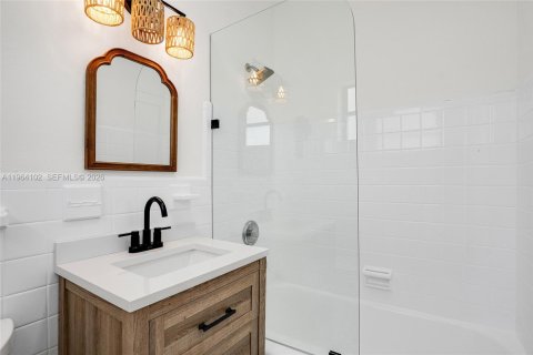 Снять в аренду кондоминиум в Майами-Бич, Флорида 3 спальни, 91.97м2, № 2027120 - фото 12