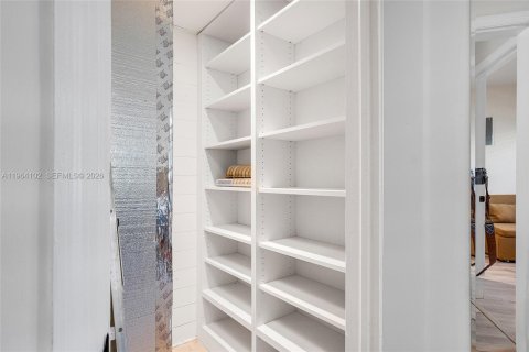 Снять в аренду кондоминиум в Майами-Бич, Флорида 3 спальни, 91.97м2, № 2027120 - фото 17