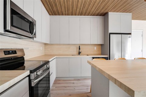 Снять в аренду кондоминиум в Майами-Бич, Флорида 3 спальни, 91.97м2, № 2027120 - фото 8