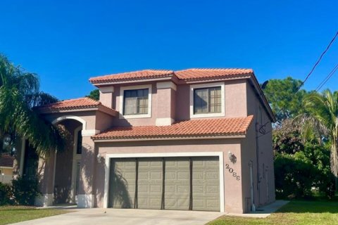 House in Port St. Lucie, Florida 4 bedrooms, 216.93 sq.m. № 2387759 - photo 4