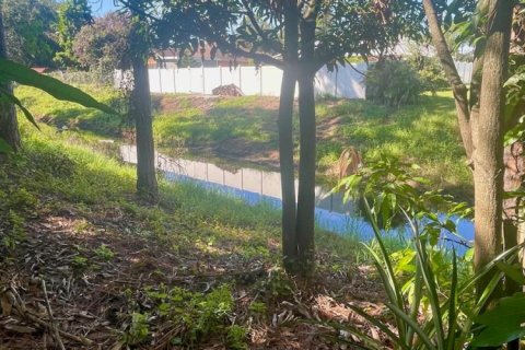 House in Port St. Lucie, Florida 4 bedrooms, 216.93 sq.m. № 2387759 - photo 13