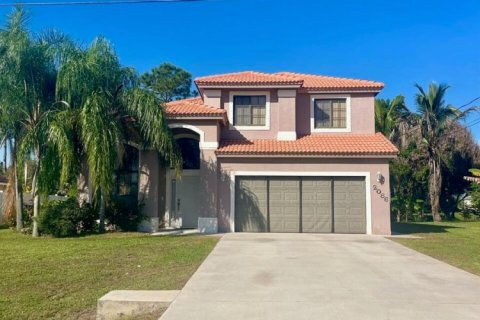House in Port St. Lucie, Florida 4 bedrooms, 216.93 sq.m. № 2387759