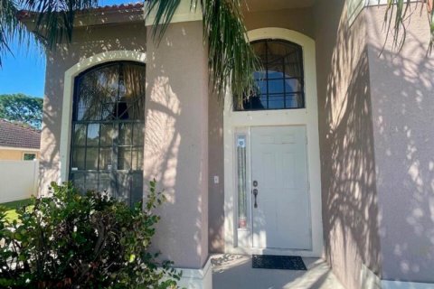 House in Port St. Lucie, Florida 4 bedrooms, 216.93 sq.m. № 2387759 - photo 7