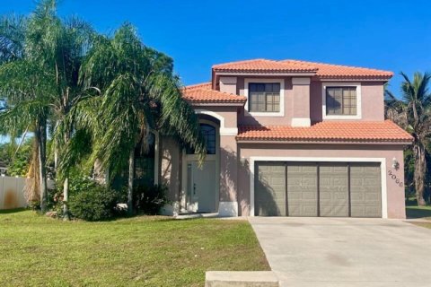 House in Port St. Lucie, Florida 4 bedrooms, 216.93 sq.m. № 2387759 - photo 2