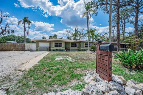 House in Port Richey, Florida 2 bedrooms, 145.3 sq.m. № 2195298