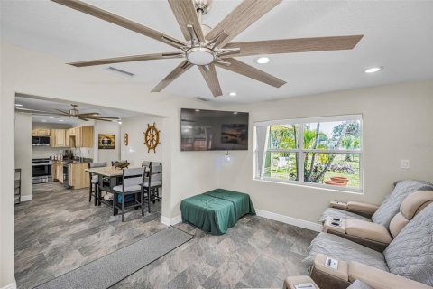 Casa en venta en Port Richey, Florida, 2 dormitorios, 145.3 m2 № 2195298 - foto 10