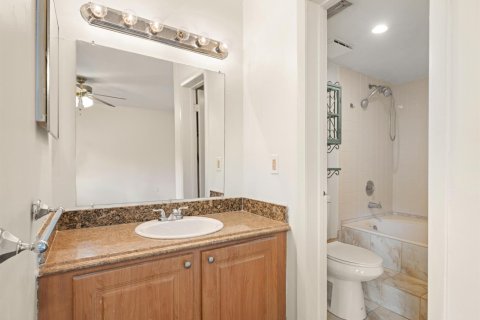Condo in Dania Beach, Florida, 2 bedrooms № 2173482 - photo 16