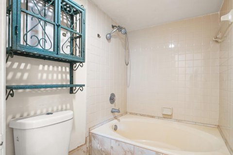 Condo in Dania Beach, Florida, 2 bedrooms № 2173482 - photo 17
