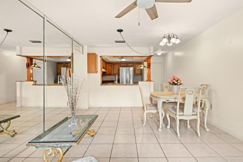 Condo in Dania Beach, Florida, 2 bedrooms № 2173482 - photo 10