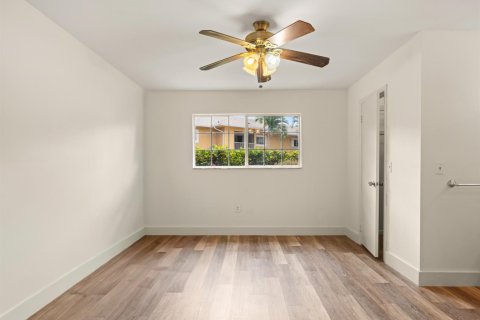 Condo in Dania Beach, Florida, 2 bedrooms № 2173482 - photo 13