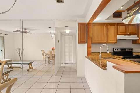 Condo in Dania Beach, Florida, 2 bedrooms № 2173482 - photo 8