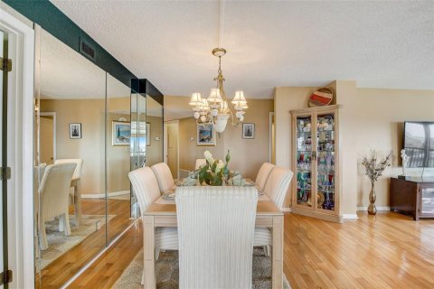 Condo in Clearwater, Florida, 2 bedrooms  № 1570539 - photo 14