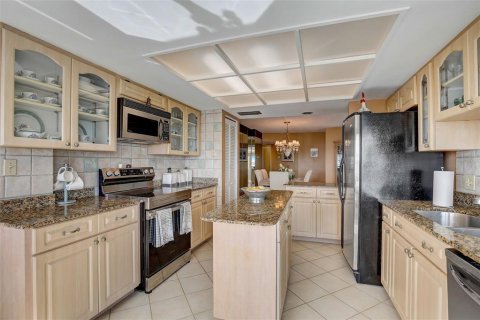 Condo in Clearwater, Florida, 2 bedrooms  № 1570539 - photo 9