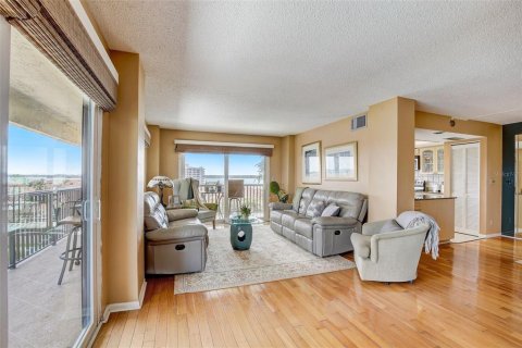 Condo in Clearwater, Florida, 2 bedrooms  № 1570539 - photo 16
