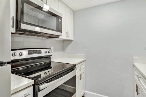Apartment in Saint Petersburg, Florida 2 bedrooms, 92.9 sq.m. № 2106871 - photo 8