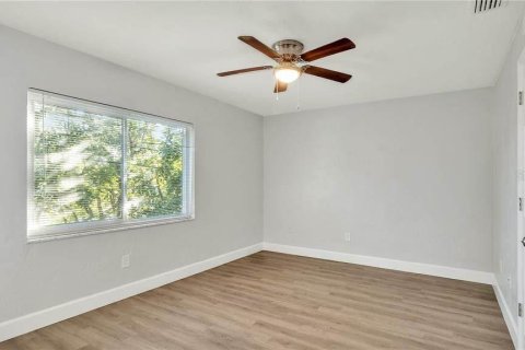 Apartment in Saint Petersburg, Florida 2 bedrooms, 92.9 sq.m. № 2106871 - photo 11