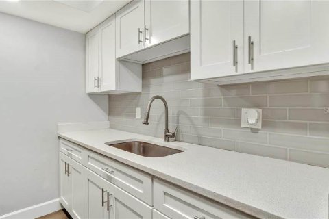 Apartment in Saint Petersburg, Florida 2 bedrooms, 92.9 sq.m. № 2106871 - photo 7