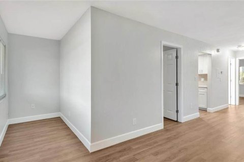 Apartment in Saint Petersburg, Florida 2 bedrooms, 92.9 sq.m. № 2106871 - photo 4