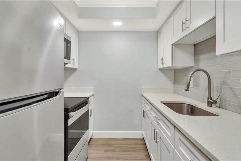 Apartment in Saint Petersburg, Florida 2 bedrooms, 92.9 sq.m. № 2106871 - photo 6