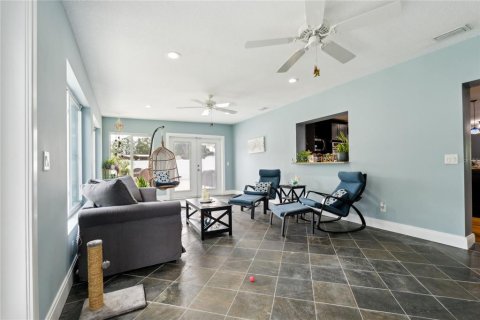 Casa en venta en Brandon, Florida, 3 dormitorios, 200.11 m2 № 1746969 - foto 15