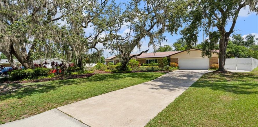 Casa en Brandon, Florida 3 dormitorios, 200.11 m2 № 1746969