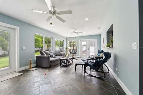 Casa en venta en Brandon, Florida, 3 dormitorios, 200.11 m2 № 1746969 - foto 14