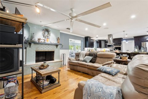 Casa en venta en Brandon, Florida, 3 dormitorios, 200.11 m2 № 1746969 - foto 12