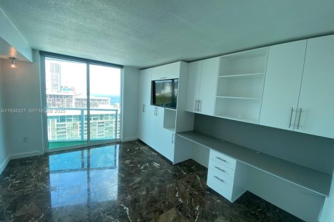 Condominio en venta en Miami, Florida, 1 dormitorio, 73.49 m2 № 1992679 - foto 1