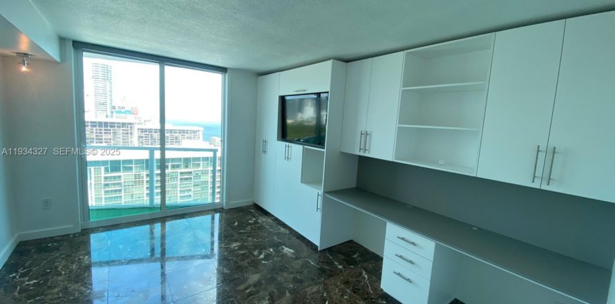 Condominio en Miami, Florida, 1 dormitorio  № 1992679