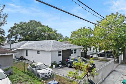 Commercial property in Miami, Florida 206.8 sq.m. № 1811854 - photo 4