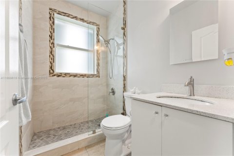 Купить виллу или дом в Пальметто-Бей, Флорида 3 спальни, 111.11м2, № 1926008 - фото 15