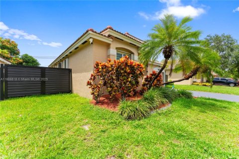 Купить виллу или дом в Пальметто-Бей, Флорида 3 спальни, 111.11м2, № 1926008 - фото 2