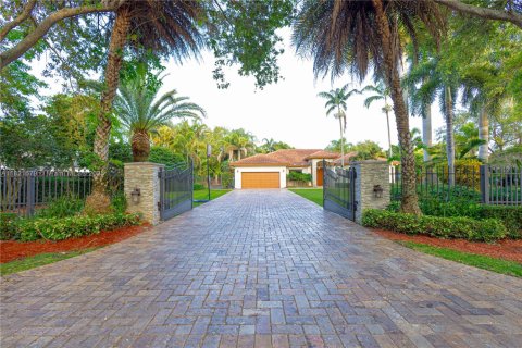 House in Homestead, Florida 4 bedrooms, 259.2 sq.m. № 1783936 - photo 1