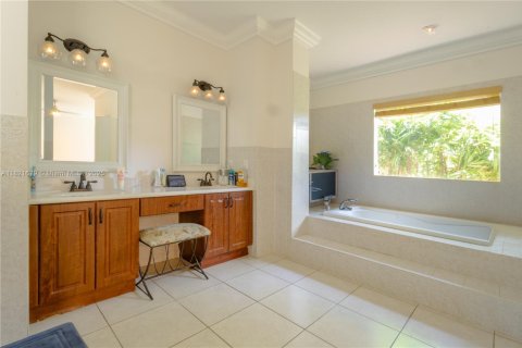 House in Homestead, Florida 4 bedrooms, 259.2 sq.m. № 1783936 - photo 23