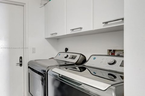 Condominio en venta en Sunny Isles Beach, Florida, 1 dormitorio, 107.86 m2 № 1708800 - foto 16