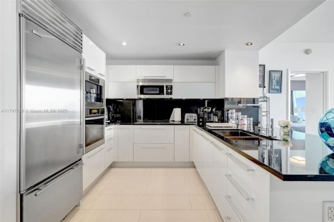 Condominio en venta en Sunny Isles Beach, Florida, 1 dormitorio, 107.86 m2 № 1708800 - foto 5
