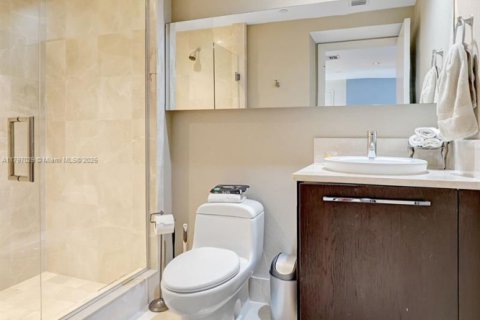 Condominio en venta en Sunny Isles Beach, Florida, 1 dormitorio, 107.86 m2 № 1708800 - foto 17